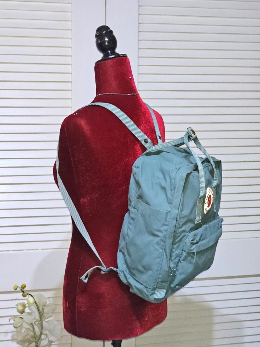Fjallraven Kanken Unisex Green Vinylon F Classic Backpack Small 2722 - Picture 4 of 13